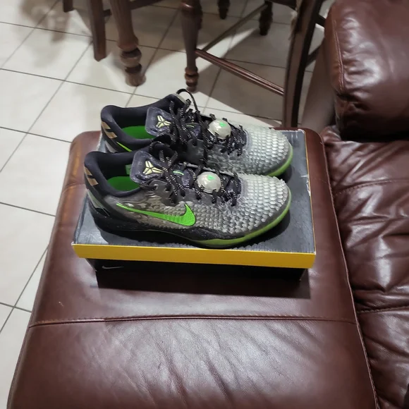 COPY - Kobe 8 ss brand new in box display picture 1